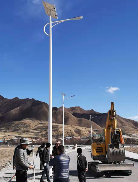 甘南碌曲10米班玛太阳能路灯项目