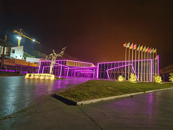 城市亮化是现代城市建设的重要组成部分，它不仅可以美化城市的夜景，还能提升城市的整体形象。随着科技的不断进步，城市亮化也得到了更多的关注和创新。本文将介绍一些关于城市亮化的创意和技术，帮助读者了解班玛城市亮化的重要性以及如何进行班玛城市亮化的规划和实施。