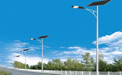 农村道路装班玛太阳能路灯选多大瓦数实测